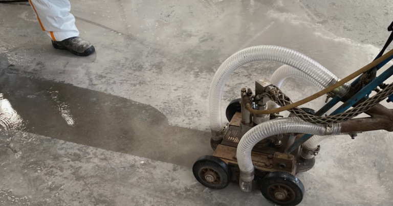 Βιομηχανικός καθαρισμός σε εργοστασία