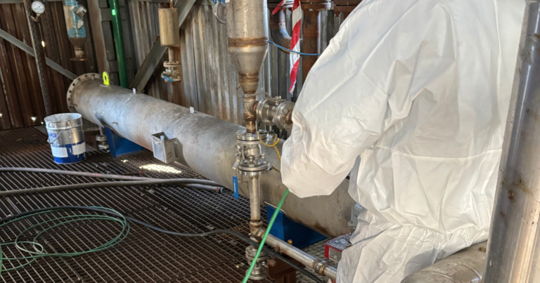 Βιομηχανικός καθαρισμός σε εναλλάκτη θερμότητας